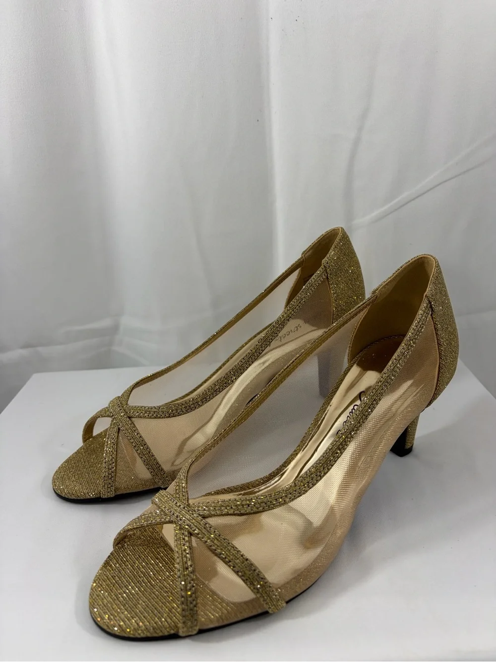 NWT Easy Street Women’s Size 8 Gold Mesh Glitter Peep-Toe Heels Dress Pumps